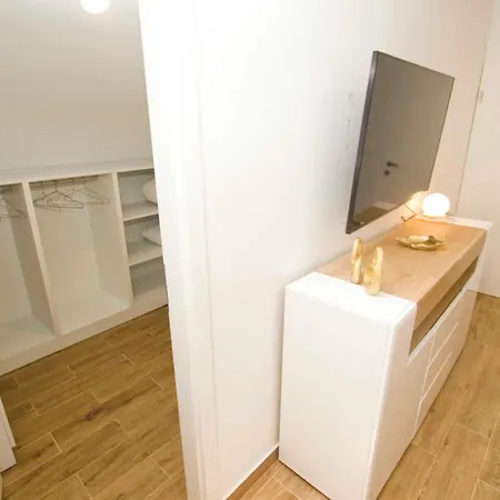 Navis Apartment Podaca